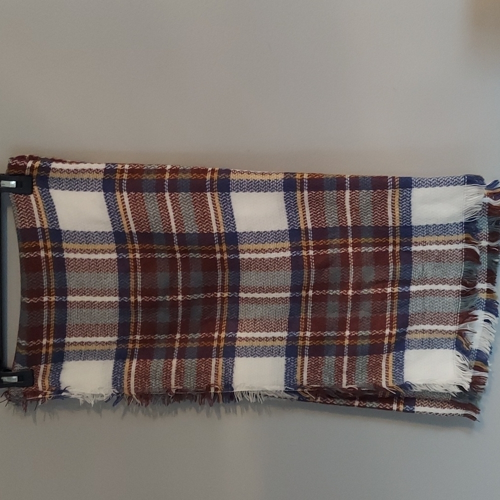 Cute Plaid Scarf with Fringe